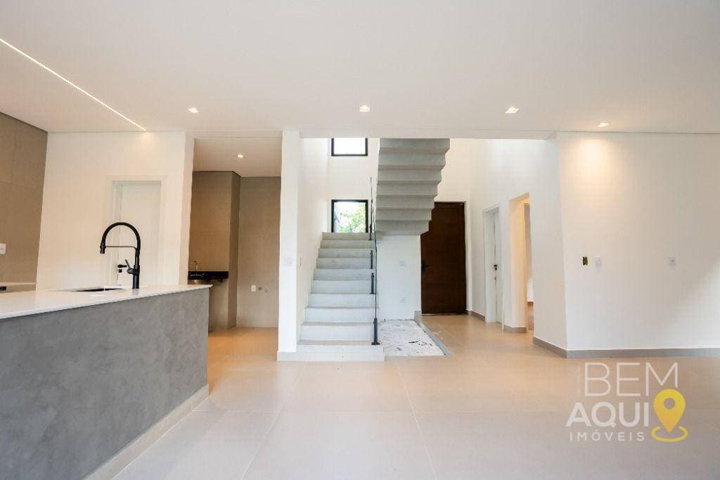 De R$ 1.950.000 para R$ 1.799.000. Aproveite esta oportunidade e conheça todos os detalhes deste imóvel. Casa com 4 dormitórios à venda, 226 m², no Lo foto 4