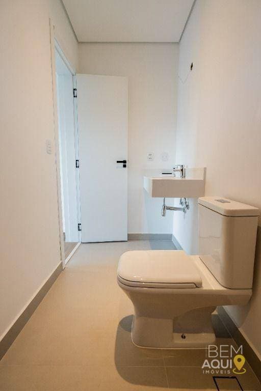 De R$ 1.950.000 para R$ 1.799.000. Aproveite esta oportunidade e conheça todos os detalhes deste imóvel. Casa com 4 dormitórios à venda, 226 m², no Lo foto 5