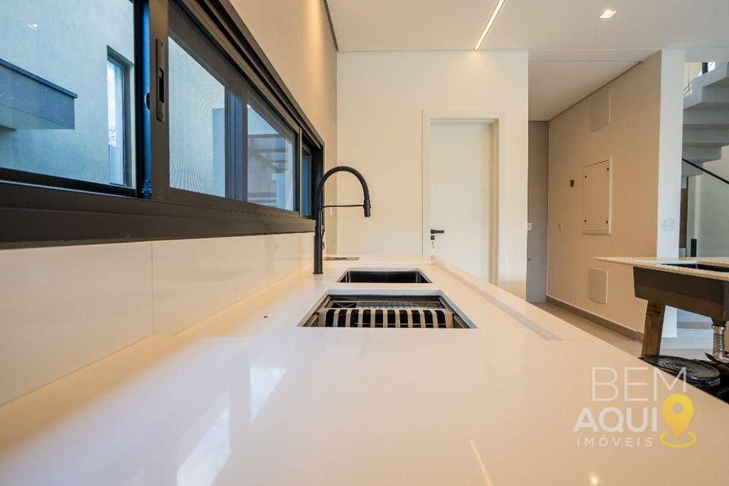 De R$ 1.950.000 para R$ 1.799.000. Aproveite esta oportunidade e conheça todos os detalhes deste imóvel. Casa com 4 dormitórios à venda, 226 m², no Lo foto 8