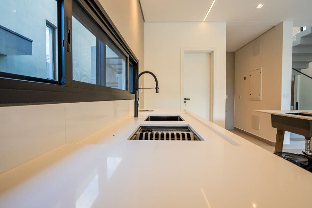 De R$ 1.950.000 para R$ 1.799.000. Aproveite esta oportunidade e conheça todos os detalhes deste imóvel. Casa com 4 dormitórios à venda, 226 m², no Lo foto 8